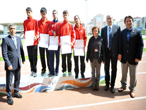 Özel sporculara sertifikaları verildi