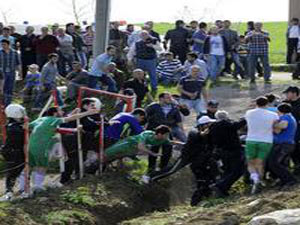 Taraftar, takımı küme düşürdü!