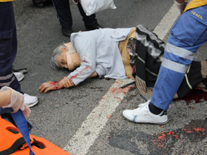 Kamyon yaşlı kadının üzerinden geçti !