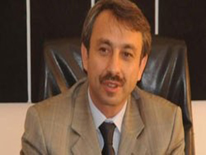 Atatürk ve Türk Bayrağı kaldırıldı.....!