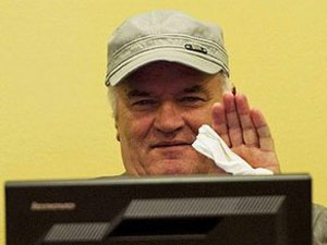 Türklere hakaret edince salondan kovuldu