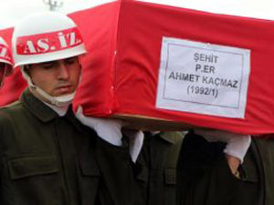 Şehit Er Kürtçe ağıtlarla uğurlandı!