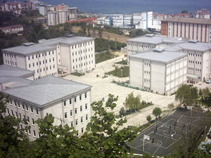 Rektörü YÖK'e şikayet etti!