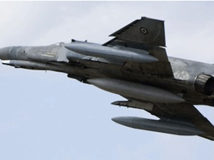 İran'da savaş uçağı düştü