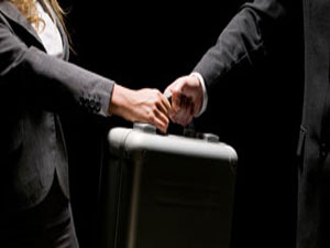 AK Partili danışmana rüşvetten suçüstü!