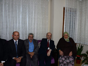 Bayraktar'dan şehit ailesine ziyaret