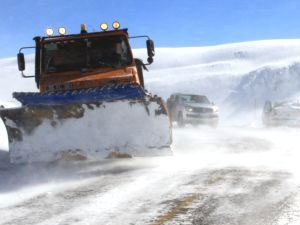 Şavşat'ta kar yolları kapattı!