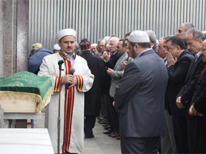 Gözyaşları arasında uğurlandı