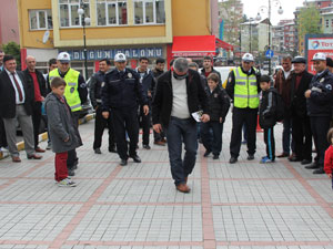 Rizeli alkol gözlüğü takarsa