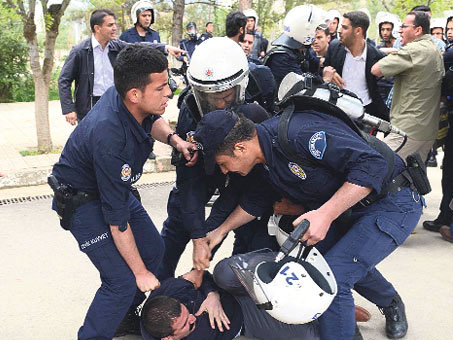 Üniversitede 30 ajan şoku !