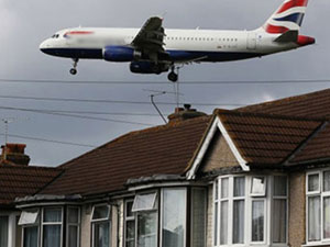 Kaçak yolcu İniş takımları açılınca düştü