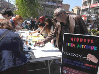 Trabzon' da şiddete 'Fırça' attılar