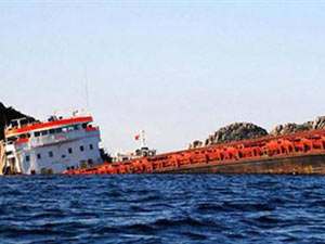 2 kargo gemisi çarpıştı; 10 kişi kayıp