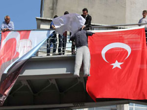 Rize'de Öcalan maketi ateşe verildi