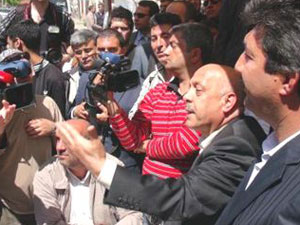 Akil insanlara tepkiler sürüyor