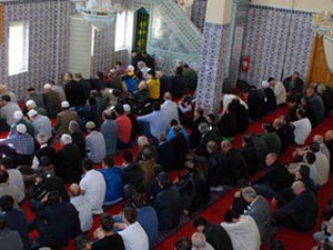 İsveç'te iki dilde hutbe