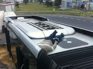 Metrobüste ceset şoku!