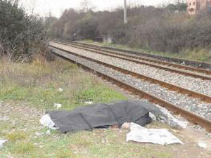 Tren raylarında feci ölüm