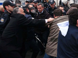 Başbakanlık ofisi önünde olay