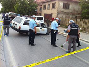 Alkollü sürücü polise çarptı