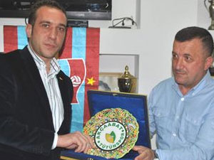 Aksoy; "Herkes yolcu biz hancıyız"