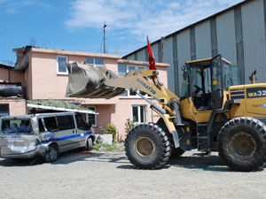 Rize'de ruhsatsız tesisini zabıtalar kapatmak isteyince..