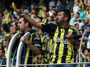 Hem futbolcusu hem taraftarı ırkçı!