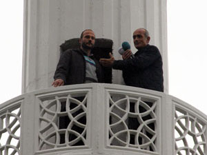 Minareden parasını istedi muradına erdi!