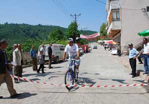 Bisiklet yarışını usta kazandı