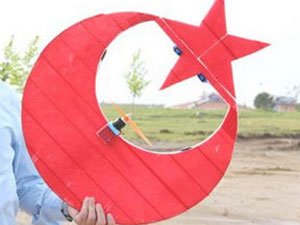 19 Mayıs şerefine 'ay-yıldız uçak yaptı'