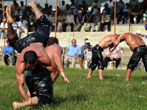Pehlivanlar er meydanına çıktı