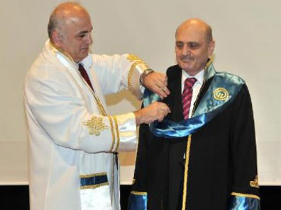 Bakan Bayraktar'a fahri doktora ödülü