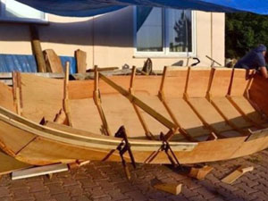 Hayallerine bu sandalla 'yüzüyor'