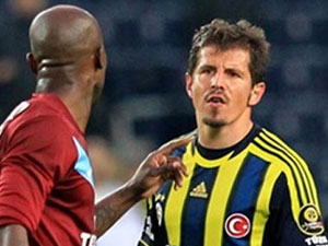 Zokora Emre'nin elini sıktı mı?