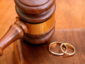 Para için boşanan yandı