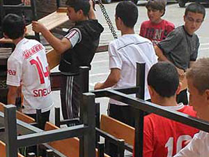 Okul müdürünün yaptığına bak!