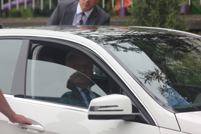 Sadri Şener salondan ayrıldı