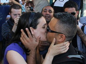 Başkentte "öpüşme" gerginliği!