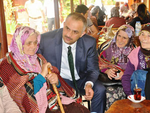 Başkan Saral'dan ninelere sürpriz