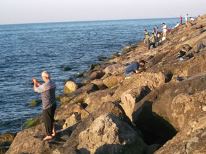 Trabzon'da oltasını alan sahile koştu