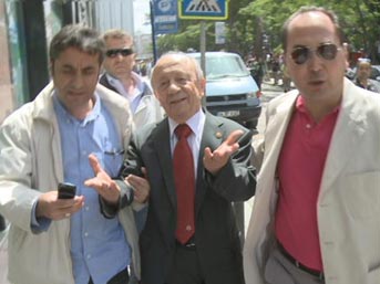 Trabzonlu eski Bakana saldırı!