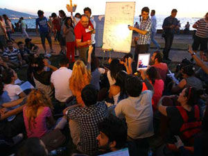 Öğrencilerin peşini bırakmadı