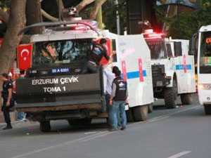 Polisten Bayraklı Önlem!