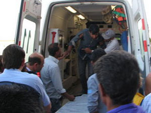 Servis minibüsü devrildi