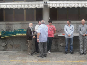 Özyazıcı eniştesini toprağa verdi