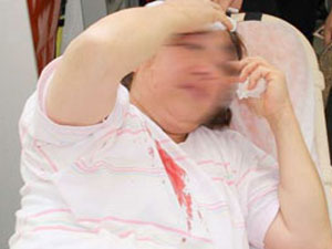 Eşini evi temizlemiyor diye dövdü