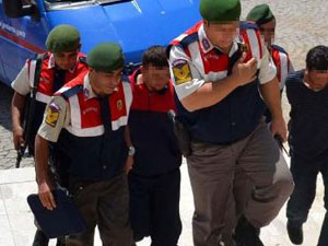 Annelerini başkasıyla yakalayınca..