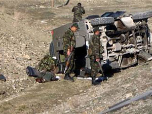 Artvin'de askeri araç kaza yaptı!