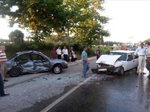 Sakarya’da iki otomobil çarpıştı: 5 yaralı