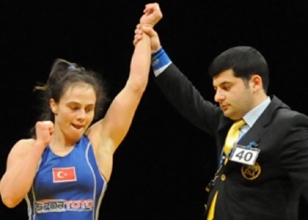 Güreşte bir altın madalya daha...